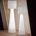lampa tarasowa w kształcie lampy z abażurem