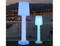 lampa tarasowa w kształcie lampy z abażurem