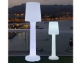 lampa tarasowa w kształcie lampy z abażurem