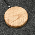 łądowarka indukcyjna drewniana circle dąb3.jpg