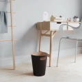 kosz na śmieci pod biurko