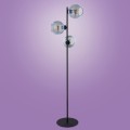 lampa stojąca ze szklanymi kloszami