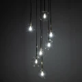 Nowoczesna lampa sufitowa z wiszącymi kloszami