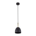 Nowoczesna lampa sufitowa z wiszącymi metalowymi kloszami