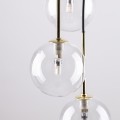 lampa sufitowa z zwisającymi kulami